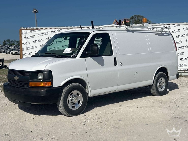 2011-chevrolet-express-2500-image-1
