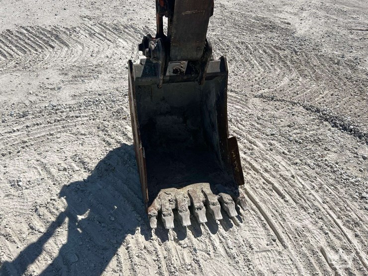 2015-hitachi-zx75us-image-19