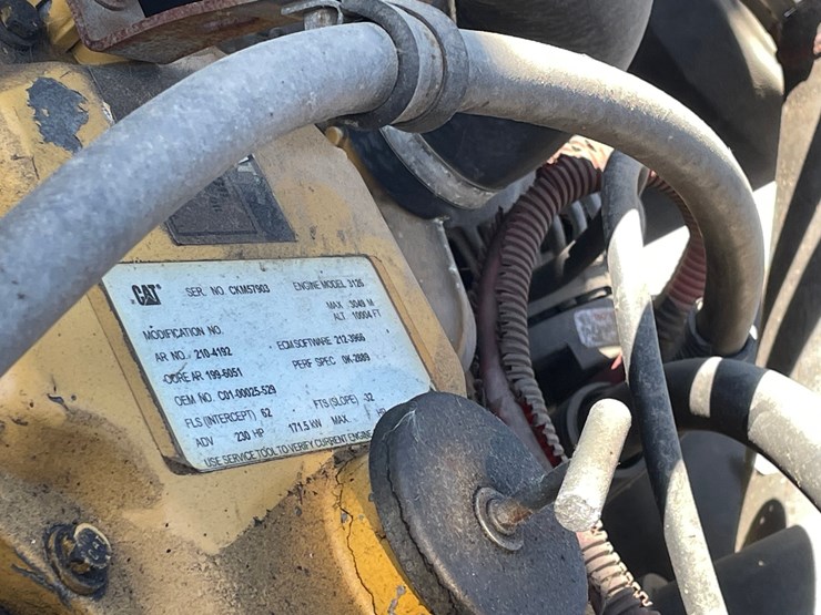 2003-freightliner-fl70-image-135