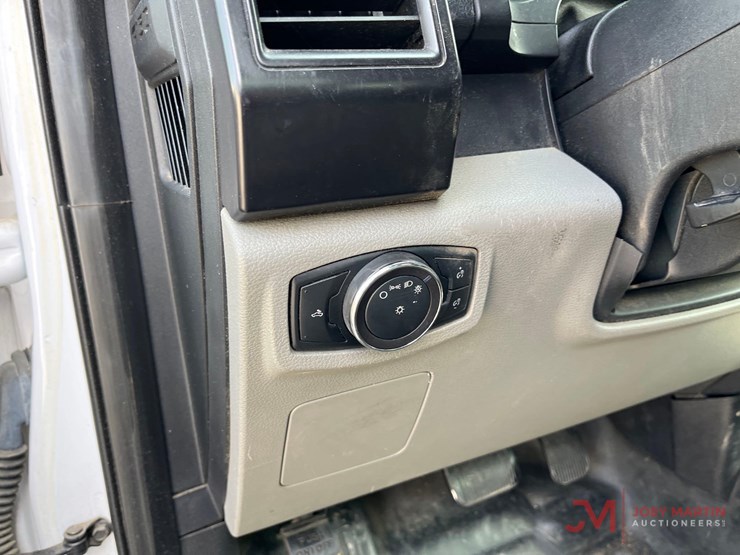 2017-ford-f150-xl-image-12