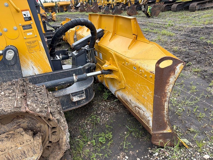 2022-deere-700l-xlt-image-15