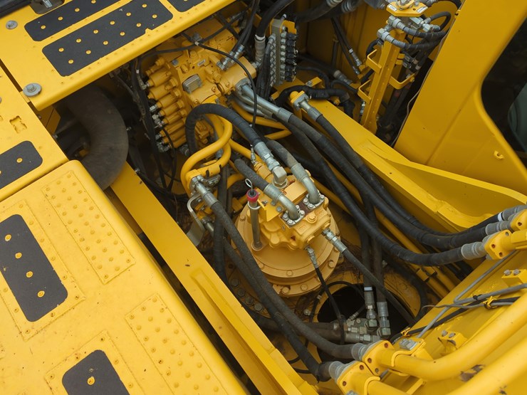 2022-komatsu-pc360-lc-11-image-16