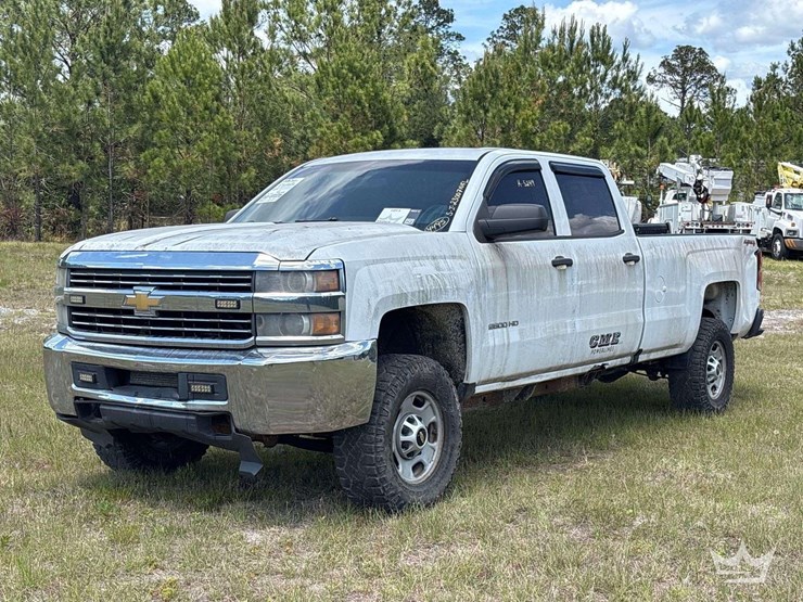 2015-chevrolet-silverado-2500hd-image-1