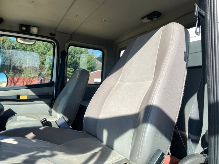 2003-freightliner-fl70-image-145