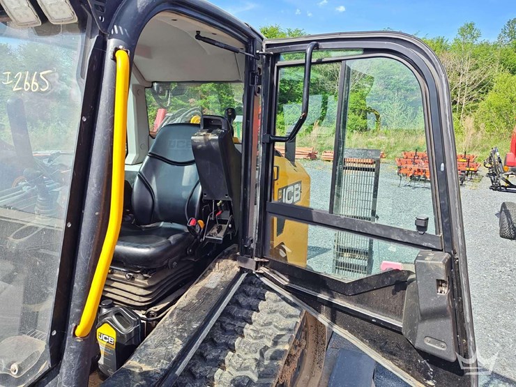 2023-jcb-3ts-8t-image-13
