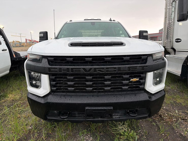2020-chevrolet-3500-image-6
