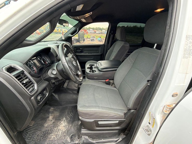 2022-dodge-3500-image-19