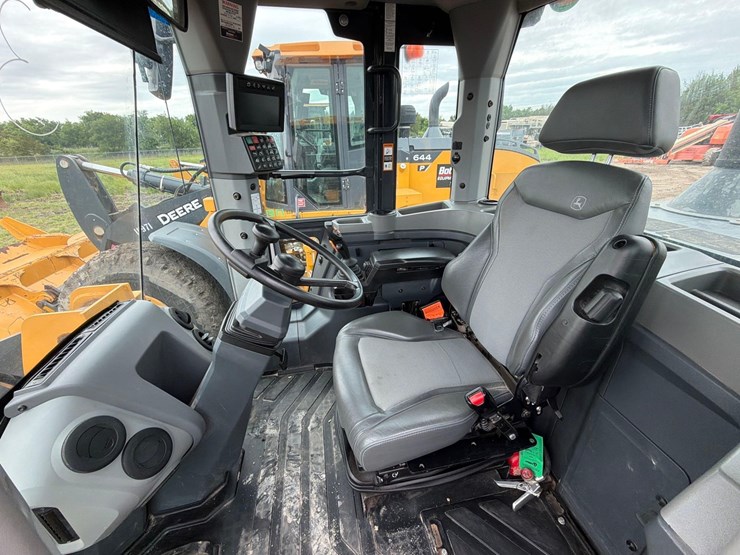 2023-deere-644p-image-15