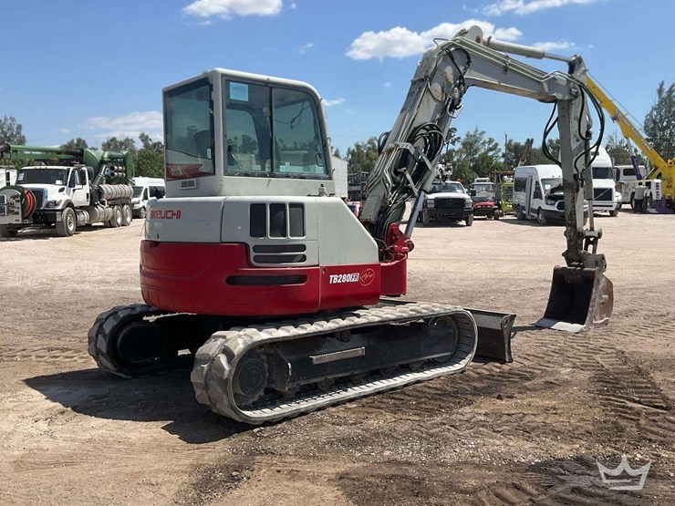 2016-takeuchi-tb280fr-image-3