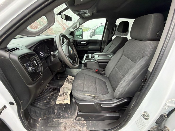 2021-chevrolet-3500-image-15