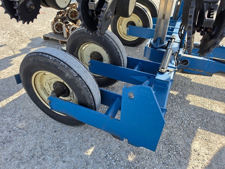 2001-kinze-3500-image-10