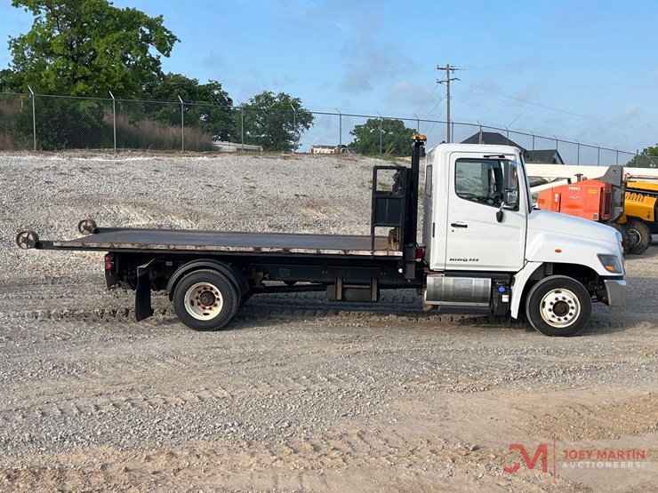 2017-hino-258alp-image-2