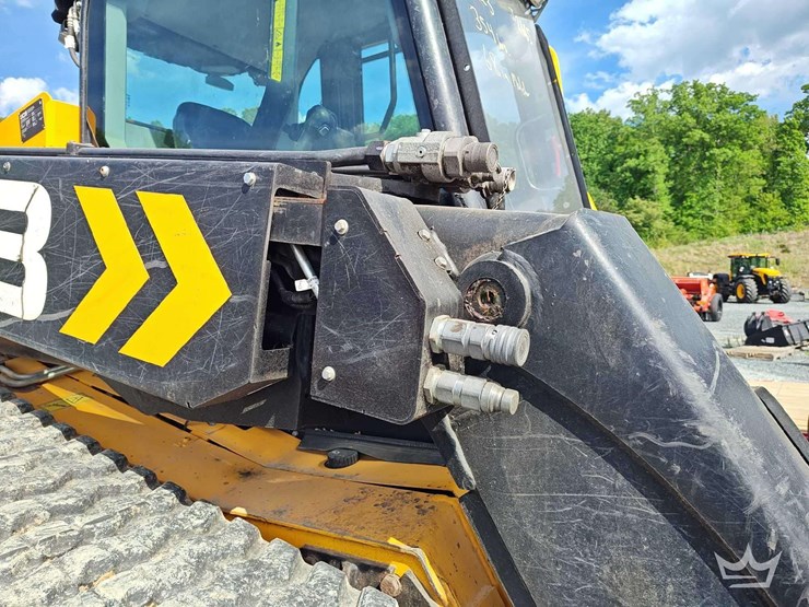 2023-jcb-3ts-8t-image-39