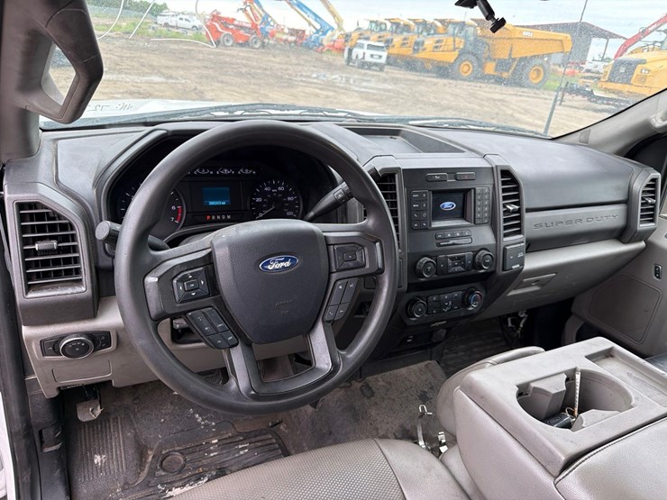 2021-ford-f350-image-12