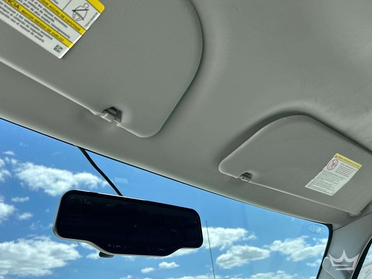 2014-ford-cargo-image-19