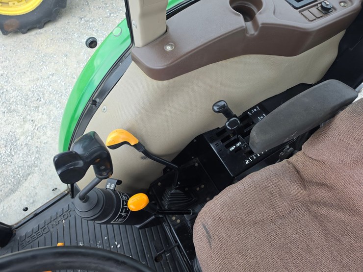 2009-john-deere-5101e-image-18