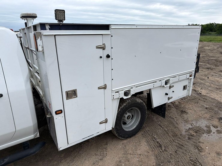 2021-chevrolet-3500hd-image-10
