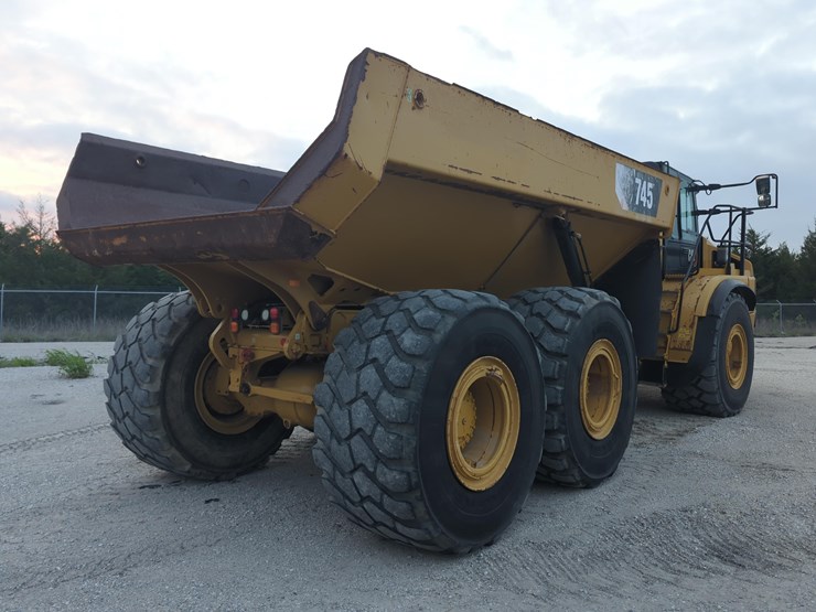 2019-caterpillar-745-image-4