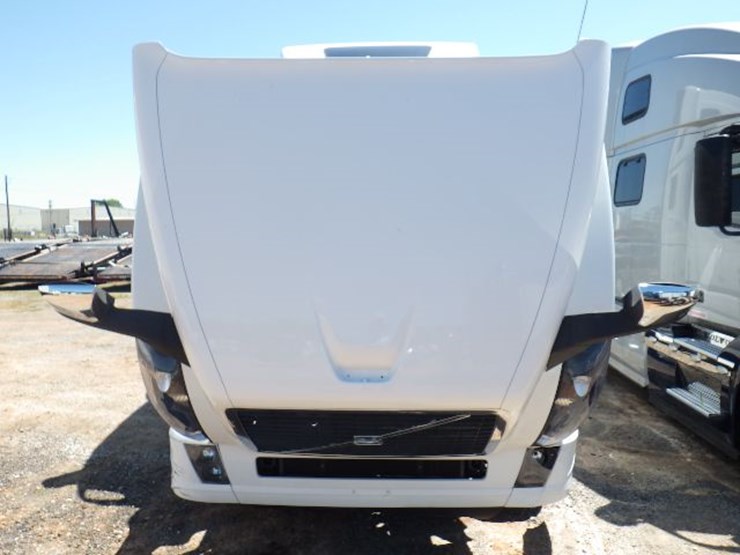 2017-volvo-vnl780-image-26