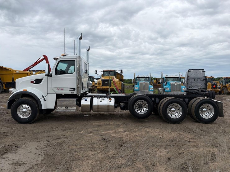 peterbilt-567-image-1