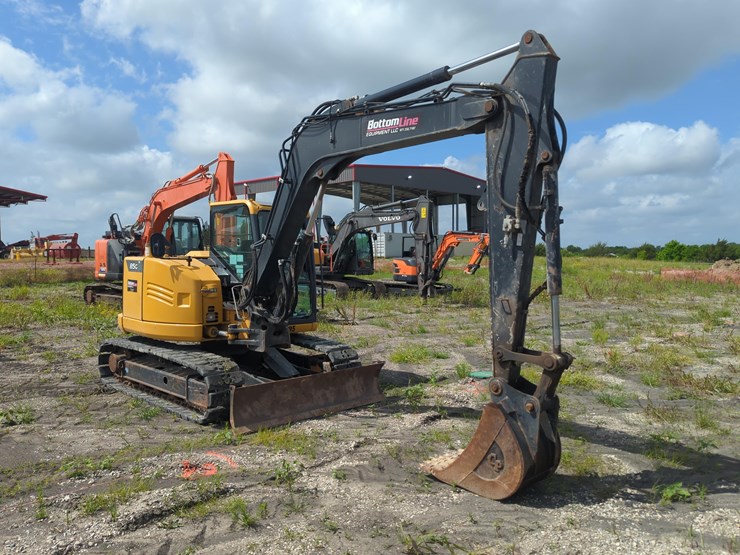 2023-deere-85g-image-3