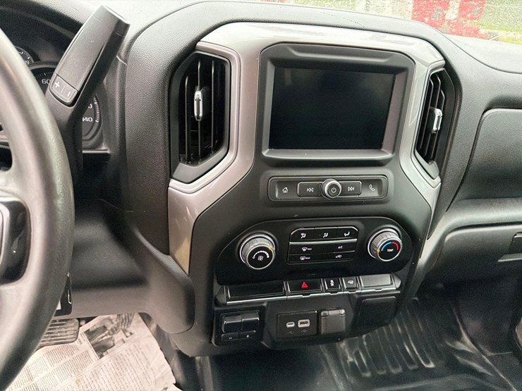 2022-chevrolet-3500-image-22
