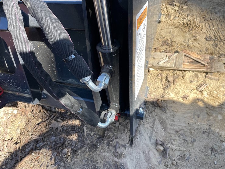 #2317-•-new-wolverine-mini-skid-steer-combination-bucket-image-10