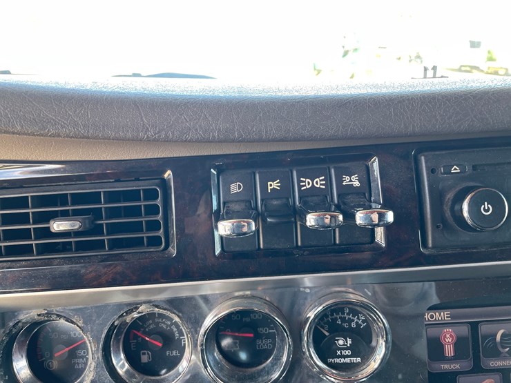 2013-kenworth-t660-image-110