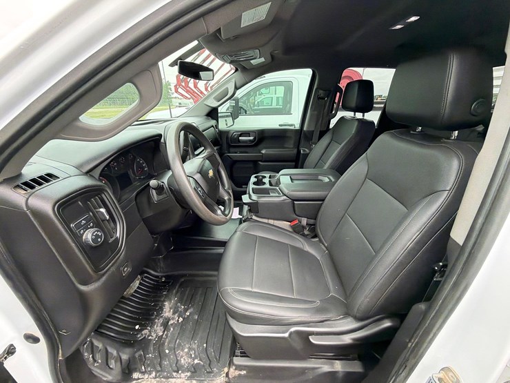 2023-chevrolet-2500-image-21