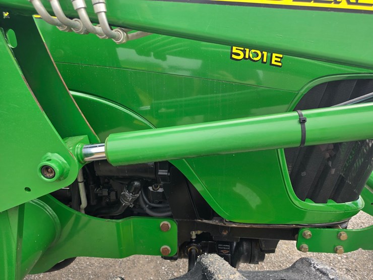 2009-john-deere-5101e-image-8