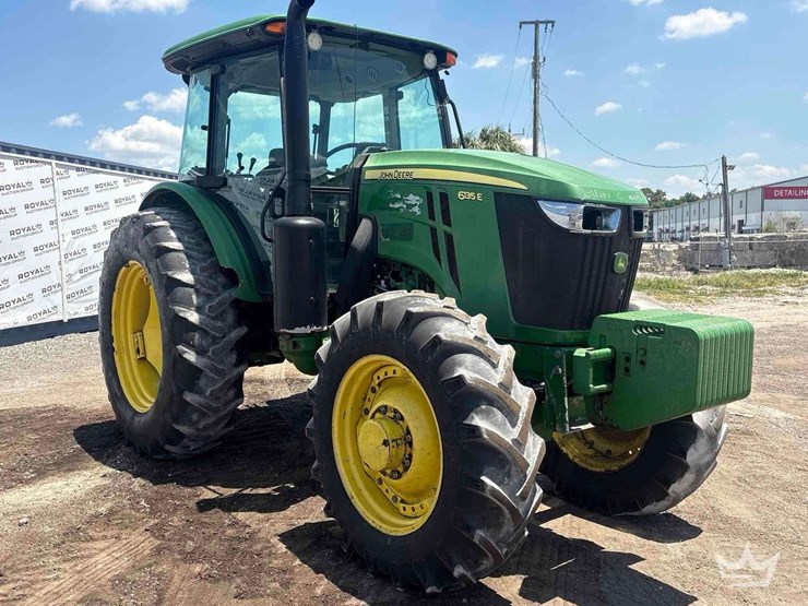 2016-john-deere-6135e-image-2