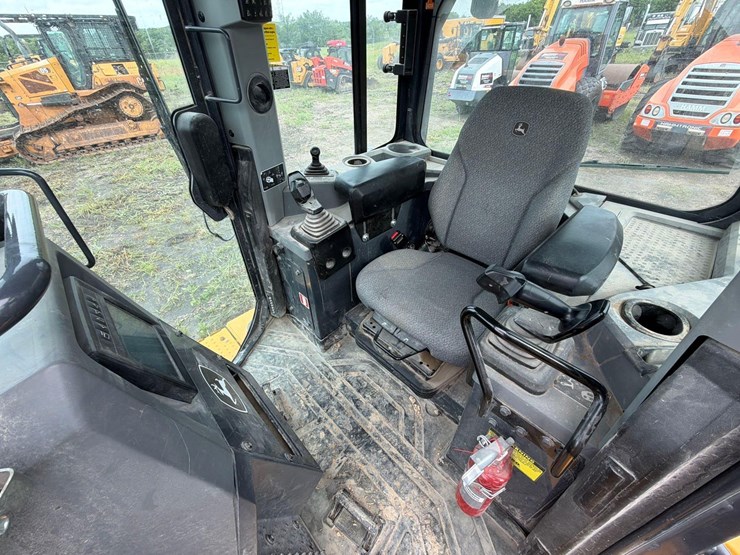 2022-deere-700l-xlt-image-22