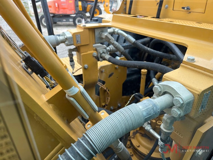 caterpillar-320-image-26