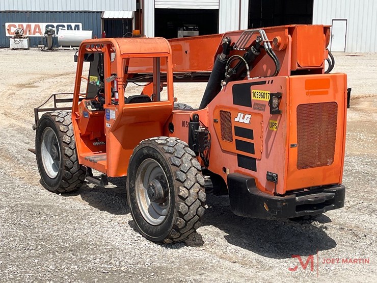 2012-jlg-8042-image-3