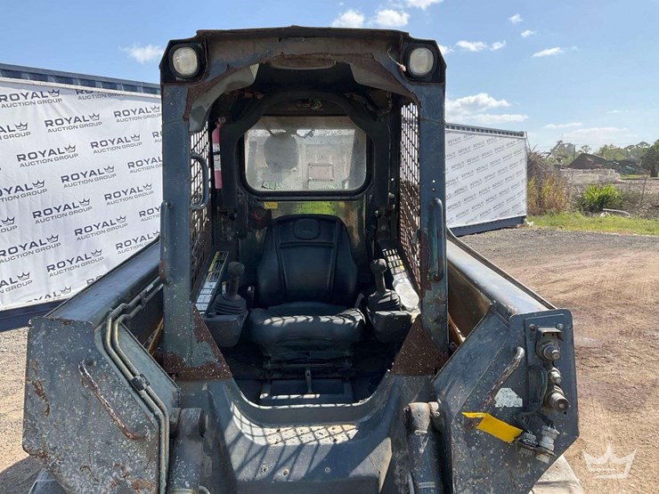 2015-deere-323e-image-12