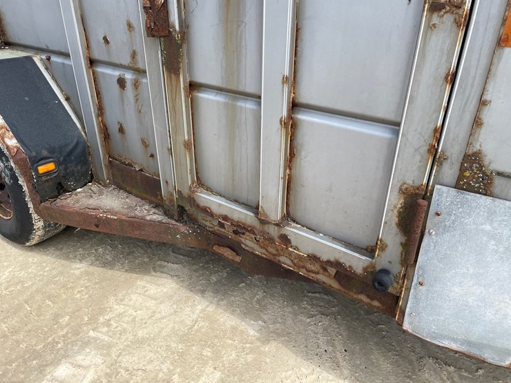 #2010-•-2004-corn-pro-16'-tandem-axle-livestock-trailer-(has-wi-title)-image-18