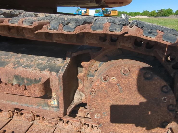 2019-hitachi-zx135us-6-image-12