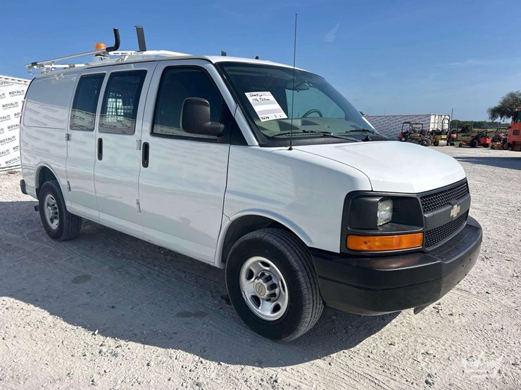 2011-chevrolet-express-2500-image-2
