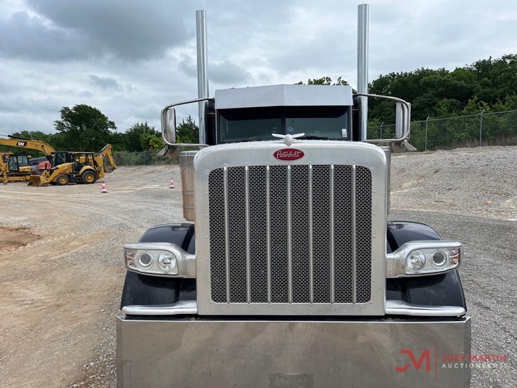 2019-peterbilt-389-image-6