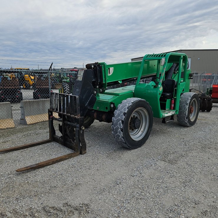 2016 JLG 8042