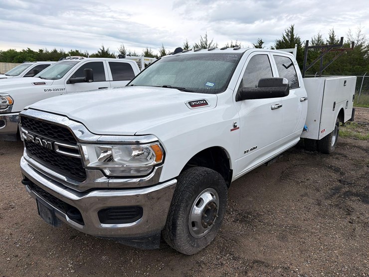 2022-dodge-3500-image-1
