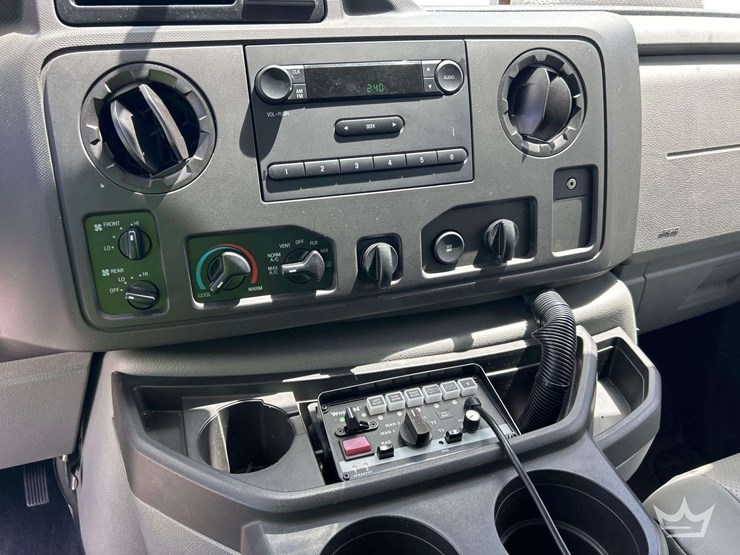 2014-ford-cargo-image-18