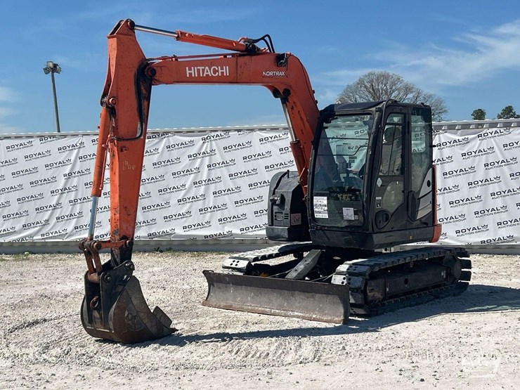 2015-hitachi-zx75us-image-1