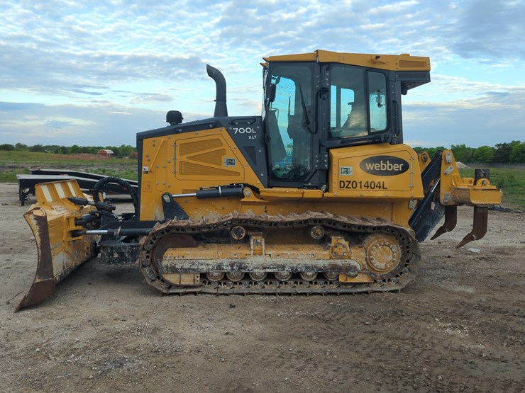 2022-deere-700l-xlt-image-1