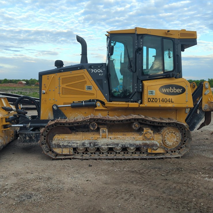 2022 DEERE 700L XLT