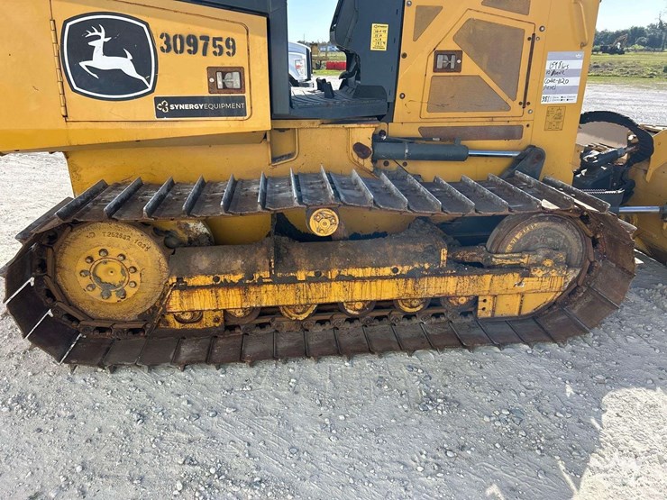2022-deere-450k-lgp-image-17
