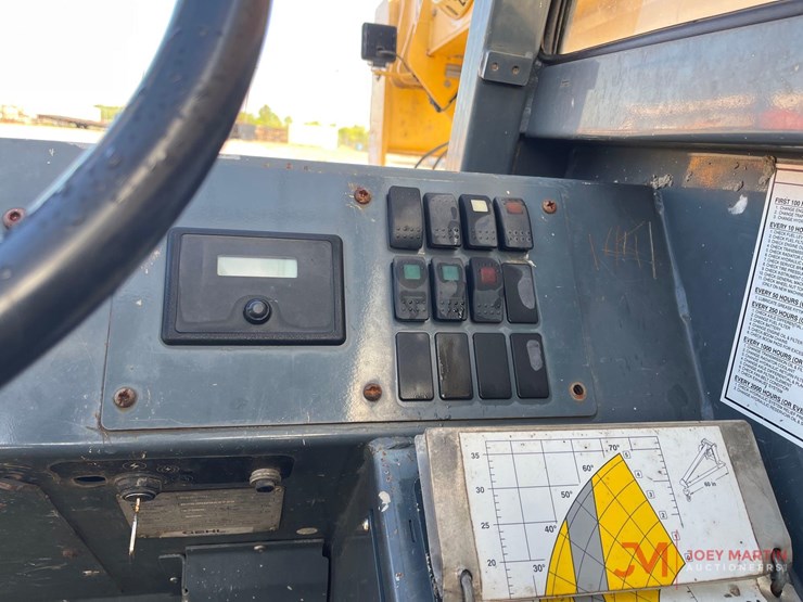 gehl-r56-34-telehandler-image-8