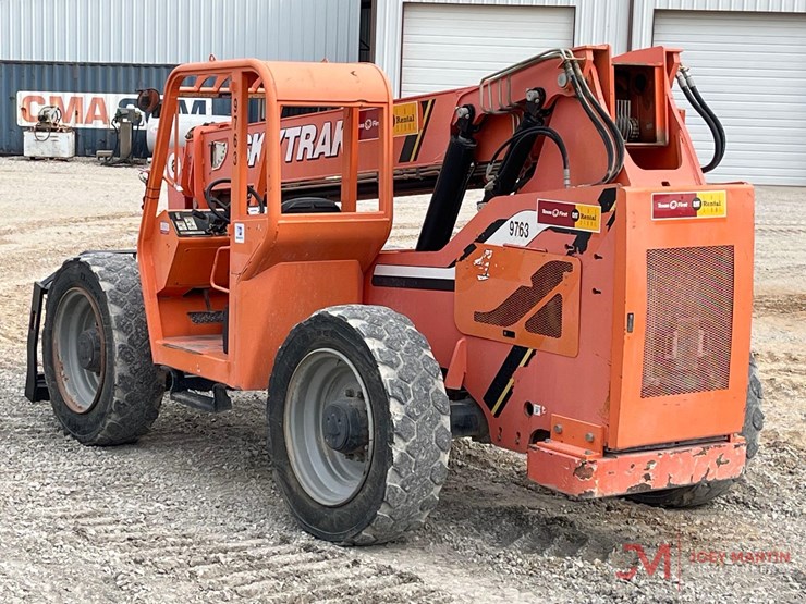 2013-jlg-6036-image-2