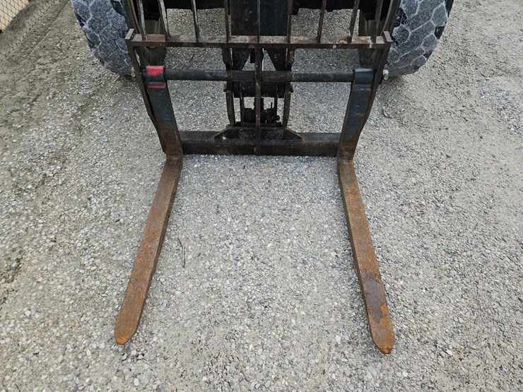 2016-jlg-8042-image-3
