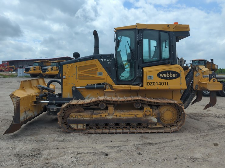 2022-deere-700l-xlt-image-1